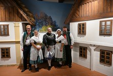 Nová expozice na mladoboleslavském hradě oživuje příběhy venkova i unikátní sbírku čepců Nová expozice na mladoboleslavském hradě oživuje příběhy venkova i unikátní sbírku čepců